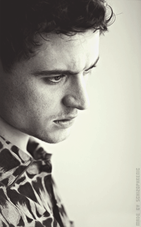 Max Irons KGDKioUP_o
