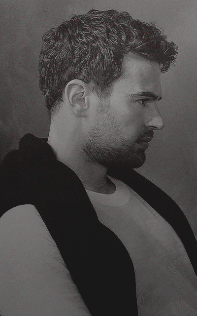Theo James  - Page 2 00If7C9L_o