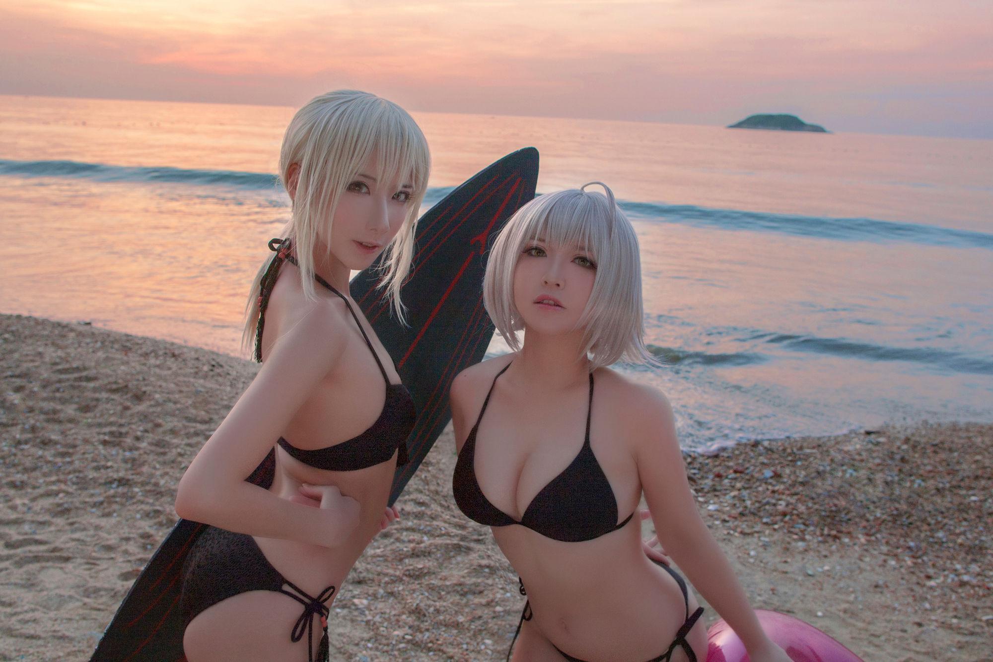 [网红COSER] 半半子&索索sophia – 海边泳装