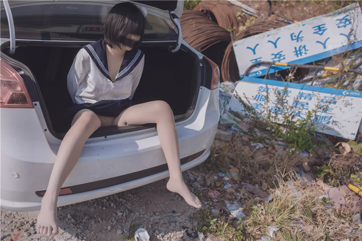 Internet celebrity beauty Youbao three years old-kidnapped JK plug into the trunk without holy light human body photo 2 11