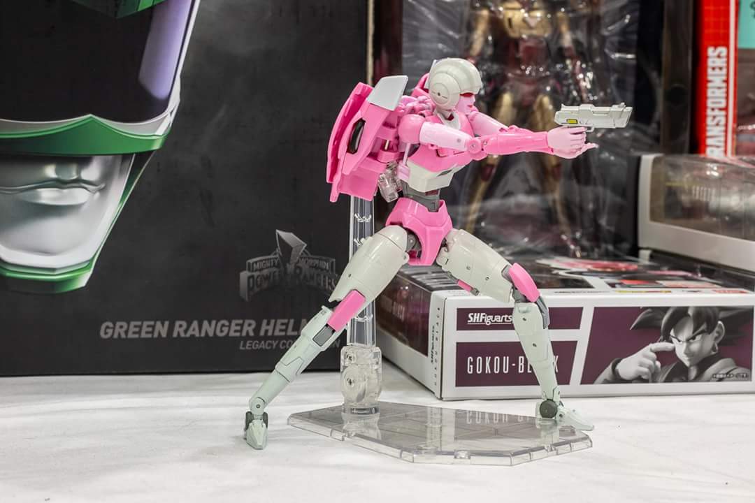 [Ocular Max] Produit Tiers - PS-04 Azalea - aka Arcee/Arcie (G1) ― PS-18 Zinnia - aka Paradron Medic/Médecin HKDtTiVf_o