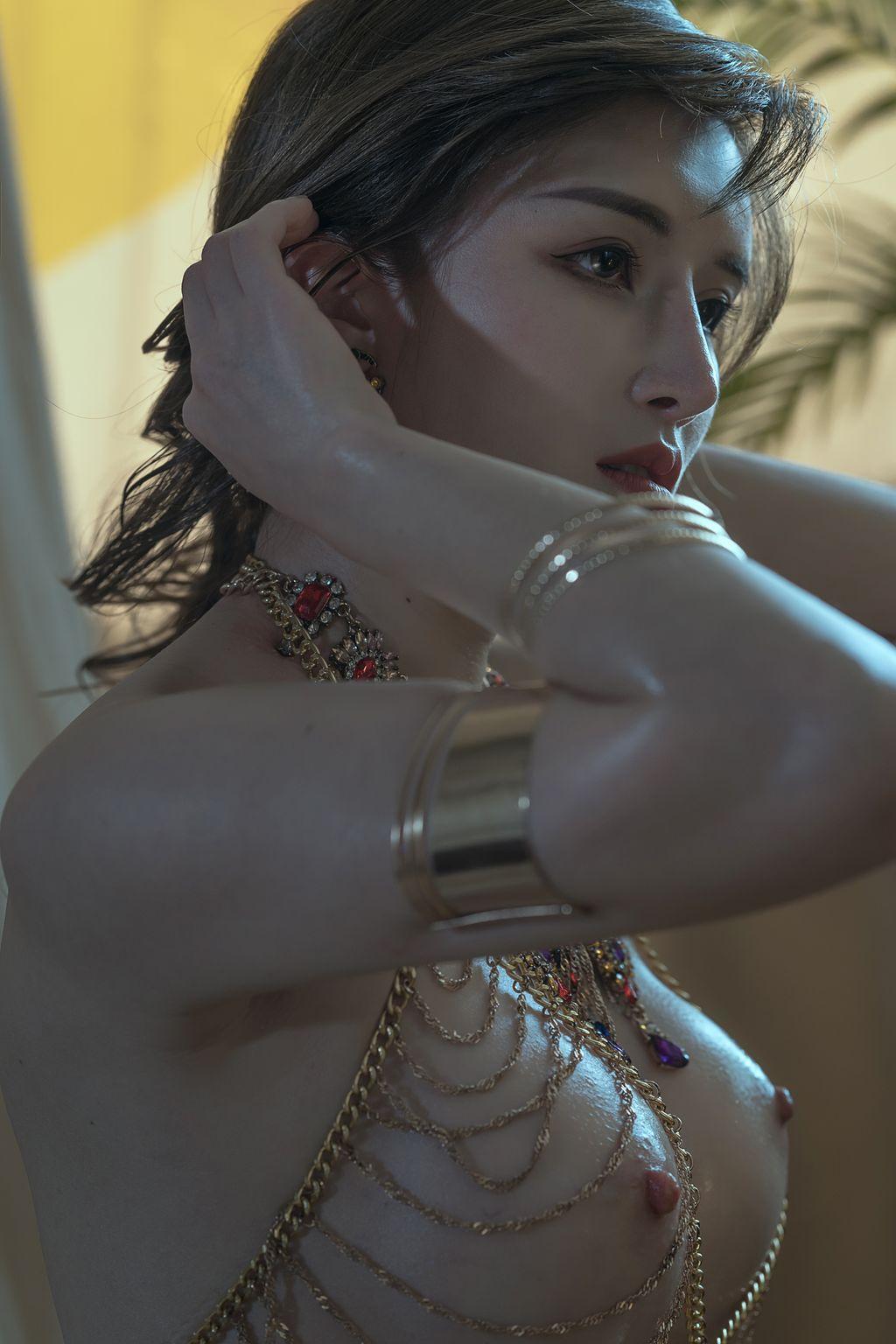 Coser@鹿八岁: 异域少女 (43 photos)