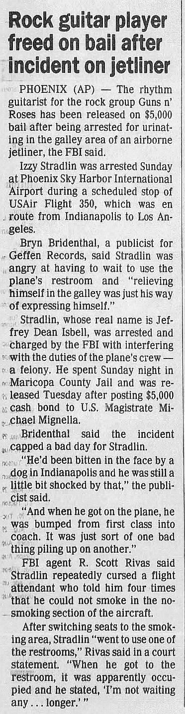 1989.08.31 - Arizona Daily Star - Rock guitar player freed on bail (Izzy) 5jKdua59_o
