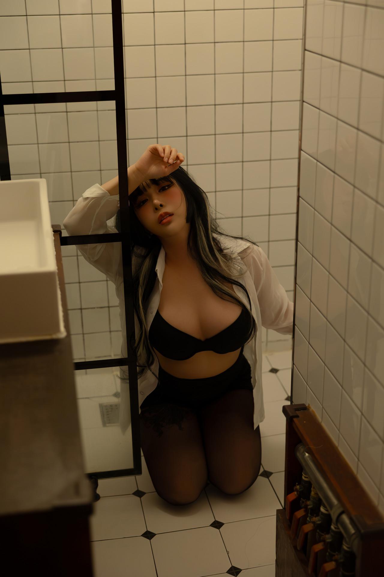 Lee Yuin 유인, Photobook ‘Girl Next Door’ Set.01(5)