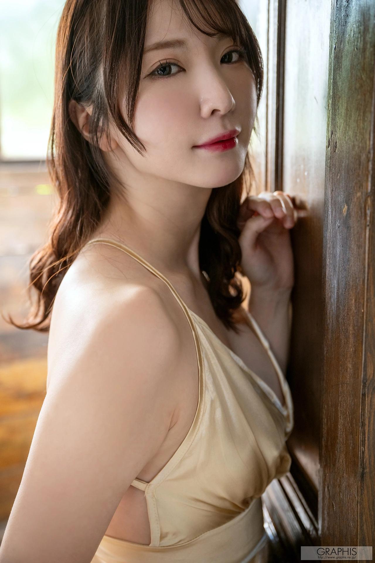 Yuuka Niizuma 新妻ゆうか, Graphis First Gravure Vol.05(1)