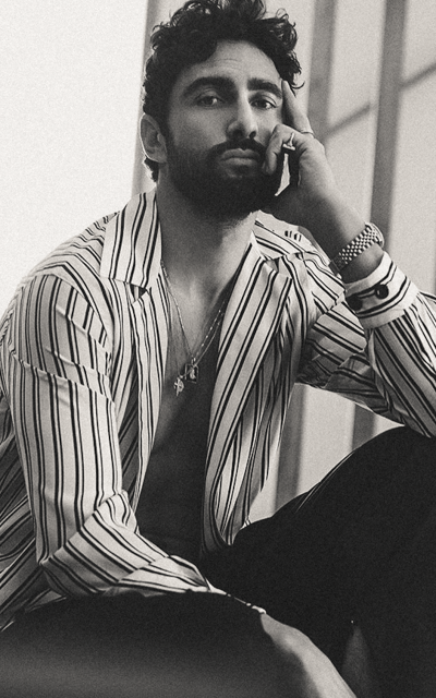 Noah Mills Y345i0Xl_o