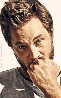 Travis Fimmel Om4MPCtB_o