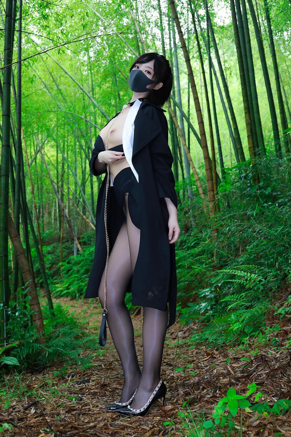 李佳LiJia – 黑百褶裙森林(32)