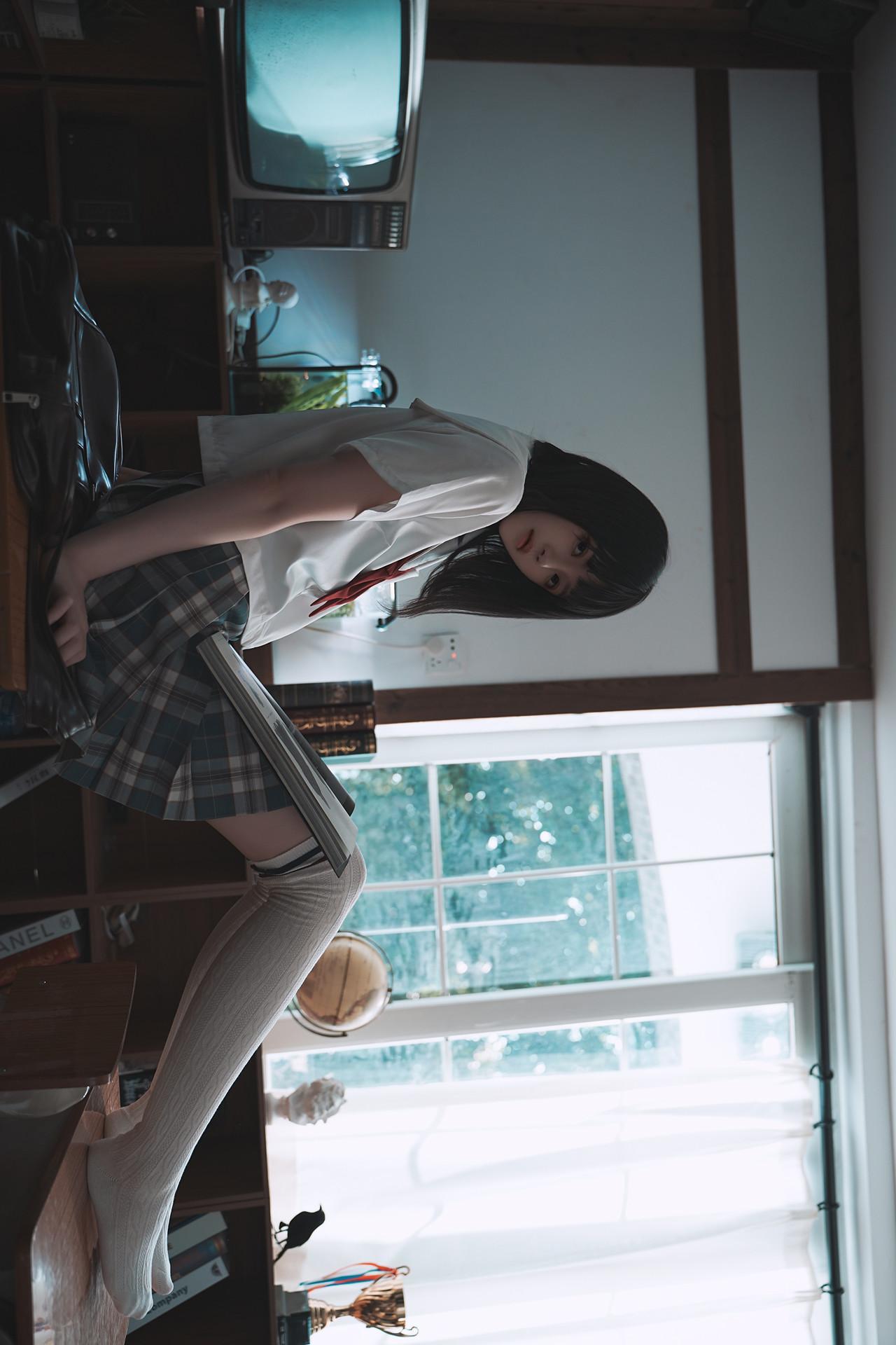 Cosplay 桜桃喵 – 教室死库水(3)