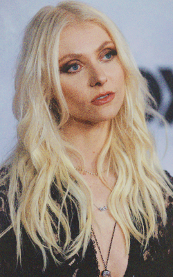 Taylor Momsen XkaW4jgg_o