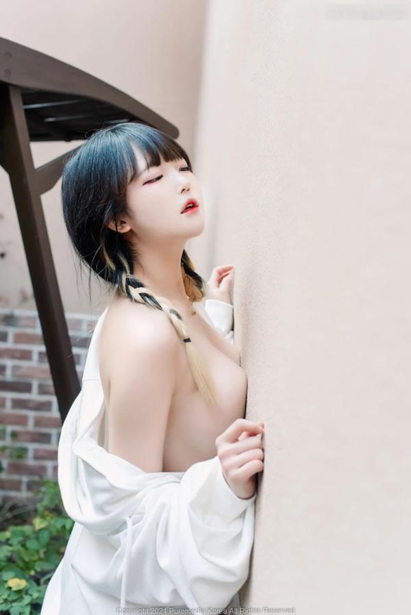 双麻花女生Aram真空羽绒服户外诱惑写真2(27)