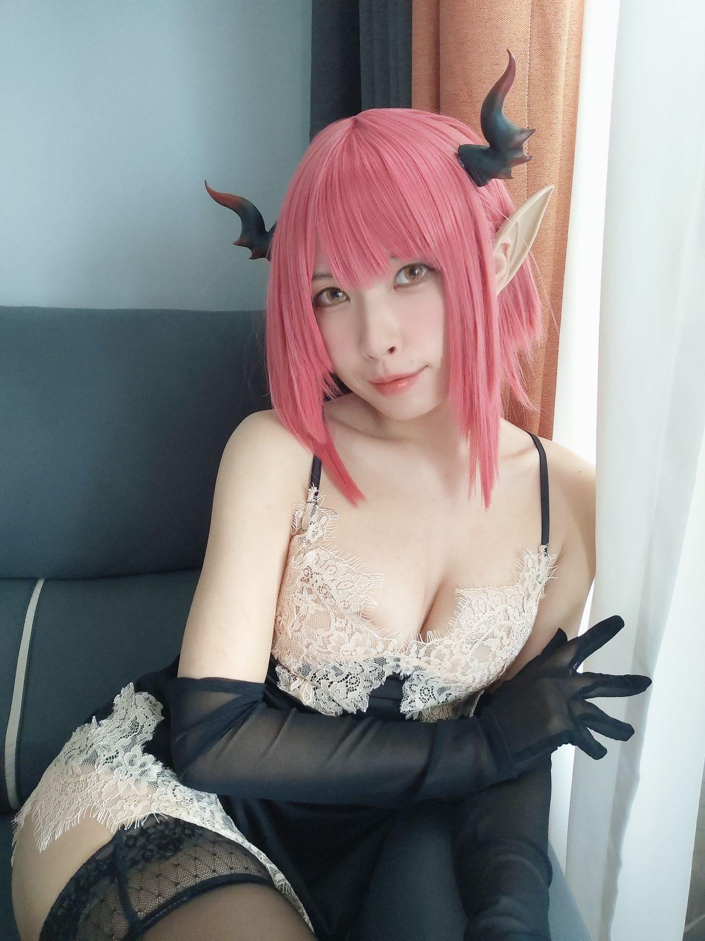 [福利女神cosplay] 莉莉丝 - 实习魅魔之睡衣篇/54P(28)