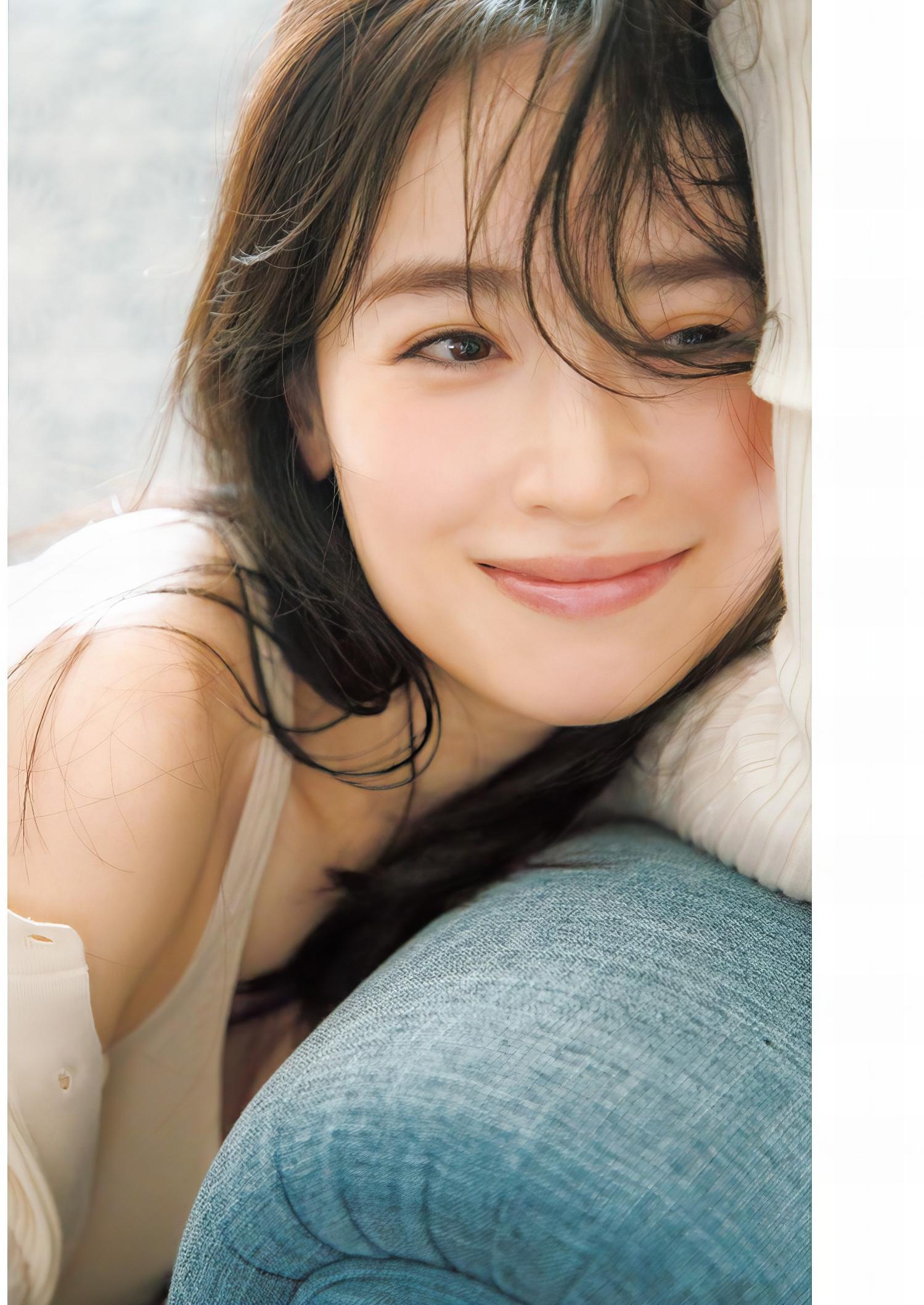 Rika Izumi 泉里香, Young Jump 2024 No.45 (ヤングジャンプ 2024年45号)(3)