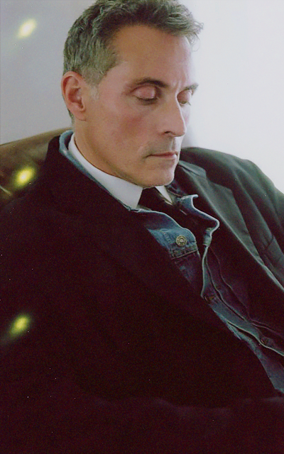 Rufus Sewell 8l4k78o3_o