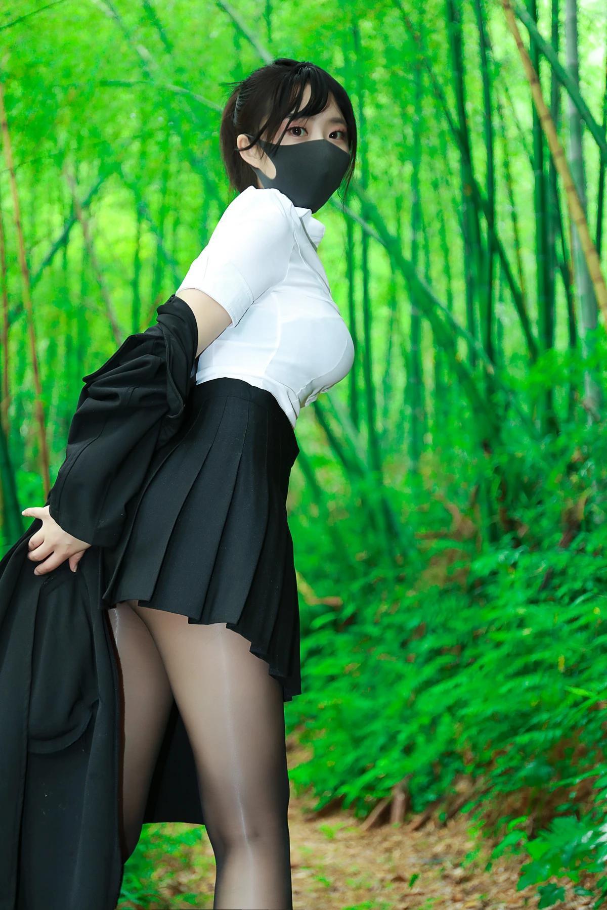 李佳LiJia – 黑百褶裙森林(2)