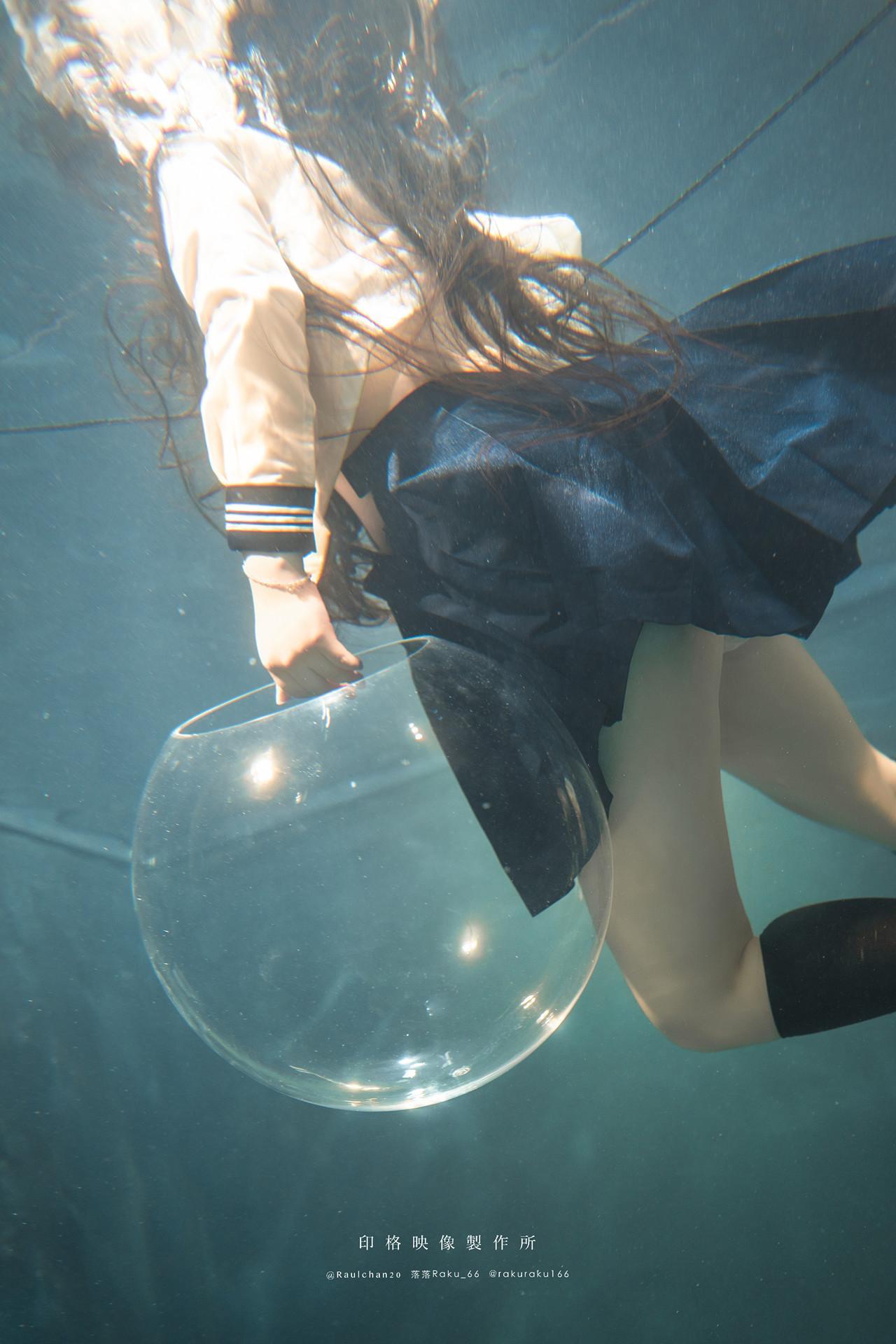 Cosplay 落落Raku – 水泳馆(10)
