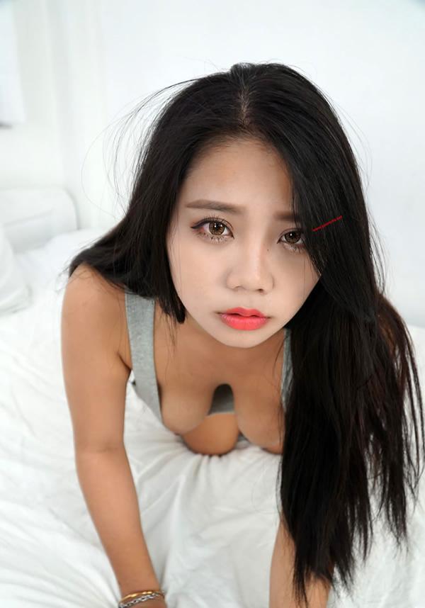 大奶美模Jessica吊带内衣私拍无圣光套图(27)