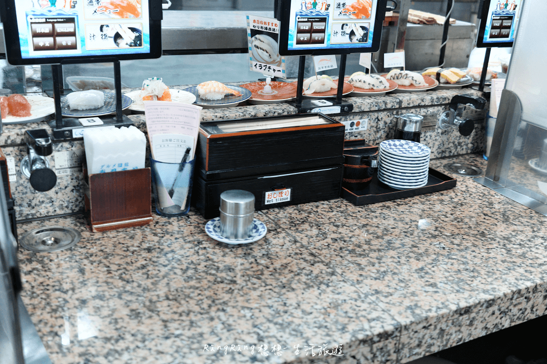 美國村迴轉壽司市場美浜店用餐環境