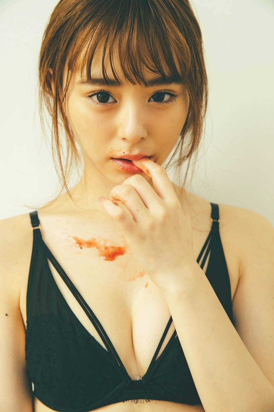 Rena Sato 佐藤麗奈, FLASH 2020.05.05 (フラッシュ 2020年5月5日号)(5)