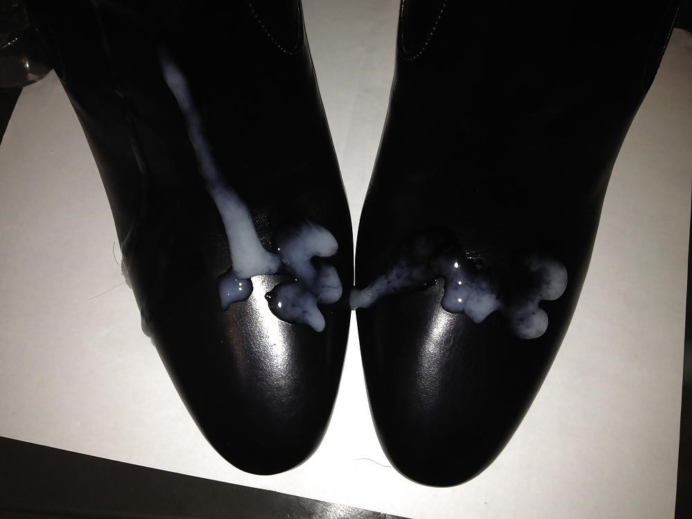 Black burberry rain boots-2097