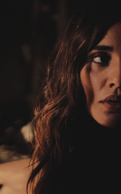 Summer Bishil PM18vSQv_o