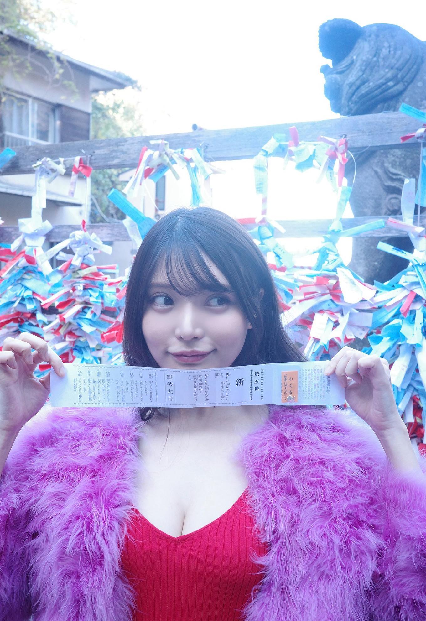 Sayaka Nitori 似鳥沙也加, 写真集 旬撮ガール Vol.2 早くも限界突破な美バスト(1)