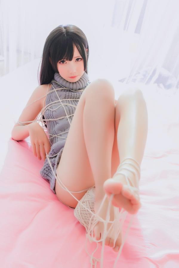 Cosplay面饼仙儿–露背毛衣私房写真(20)