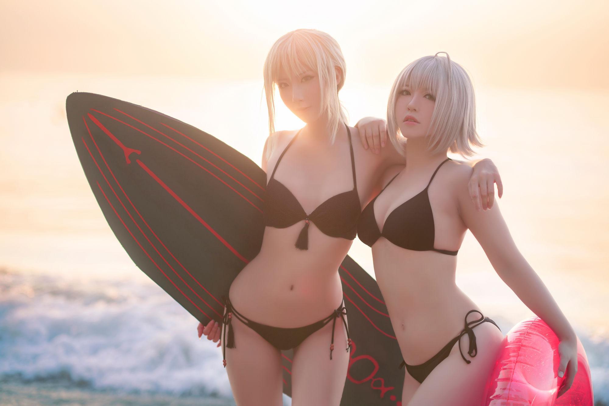 [网红COSER] 半半子&索索sophia – 海边泳装(24)