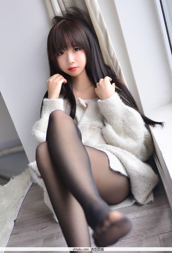 雪琪Cosplay–毛衣少女粉嘟嘟小嘴可爱写真(19)