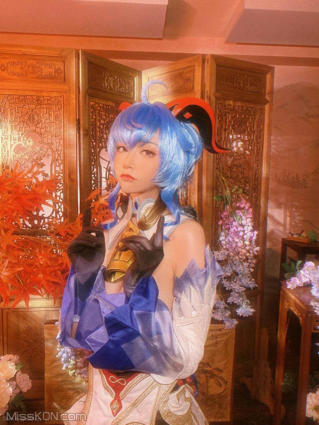 Coser@爆机少女喵小吉 (Nekokoyoshi): 原神-甘雨 (49 photos )(16)