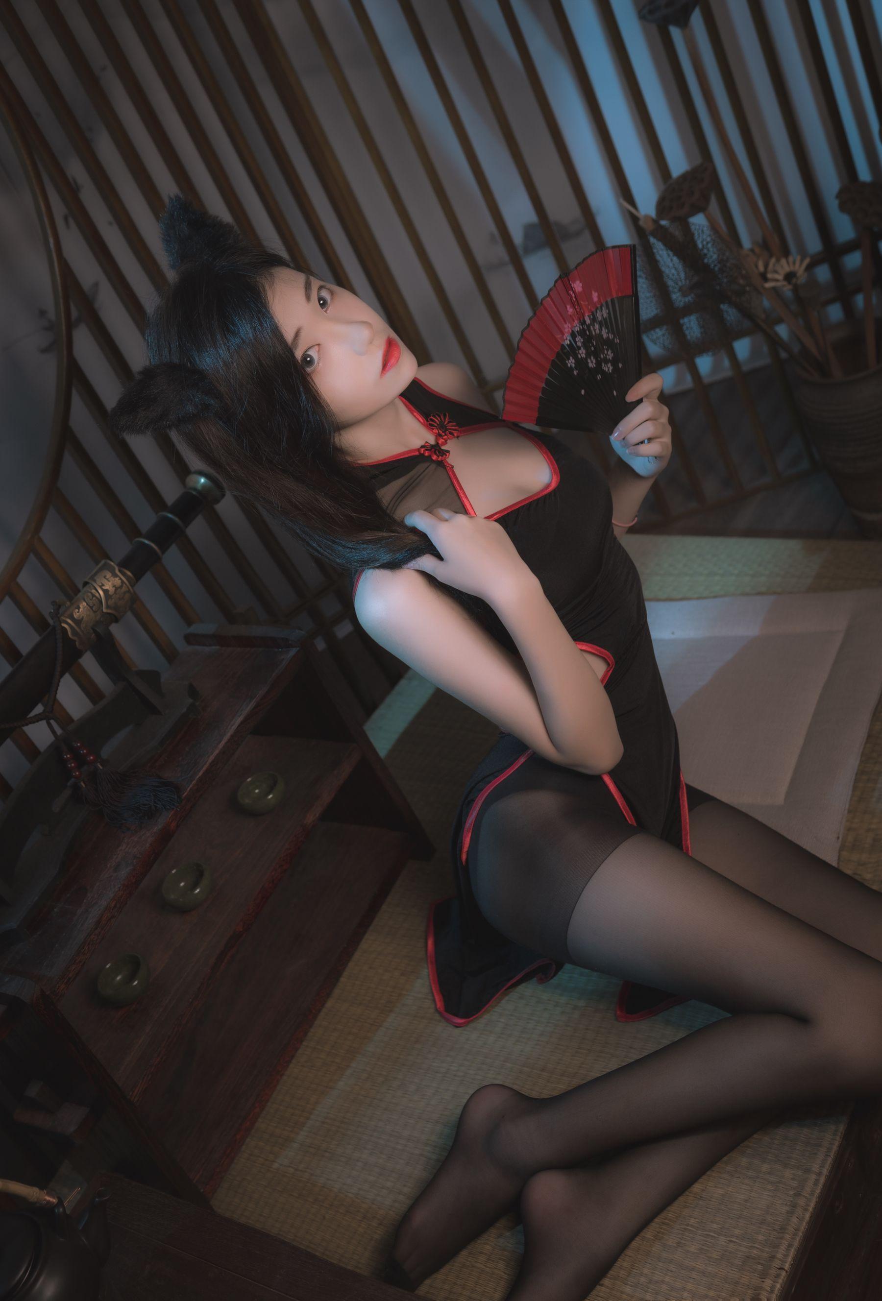 [网红Coser] 南桃Momoko 《黑旗袍》 写真集(11)