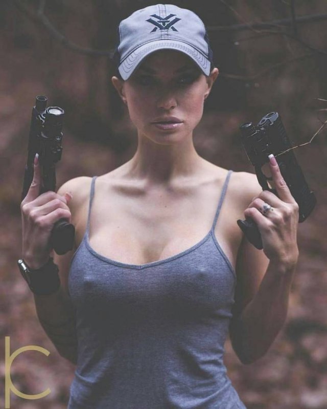WOMEN WITH WEAPONS...8 Lf19AR32_o