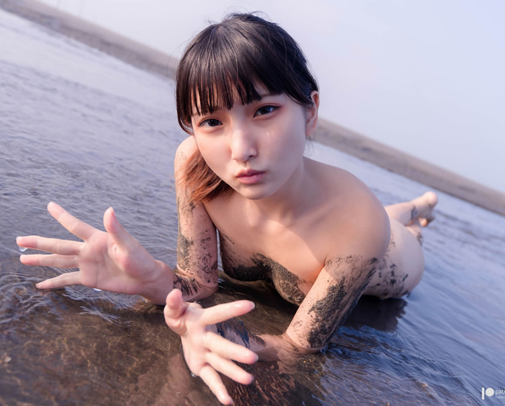 Xiaoding Ding2019 works-beach play 14