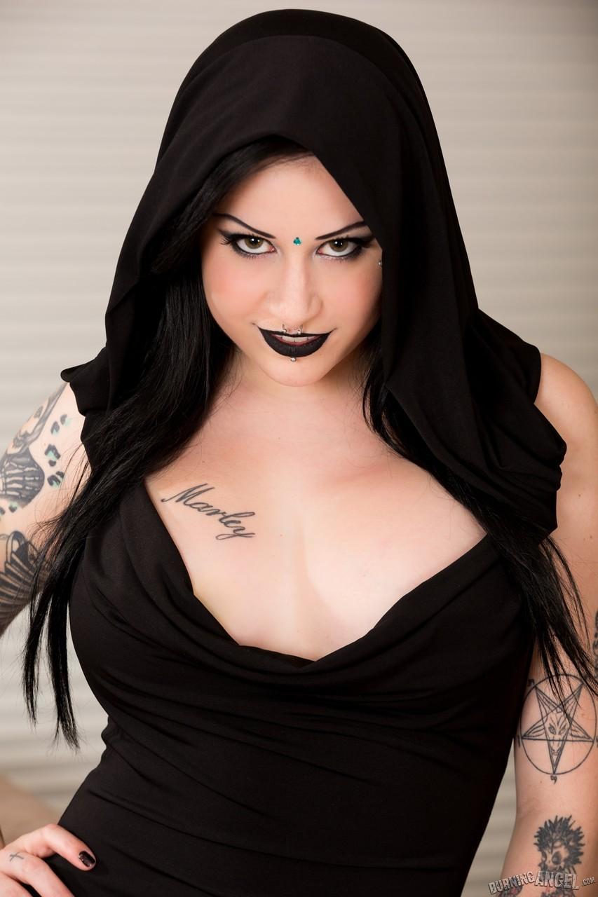 Stunning goth Ophellia Rain sheds hooded dress to expose exquisite big tits(3)