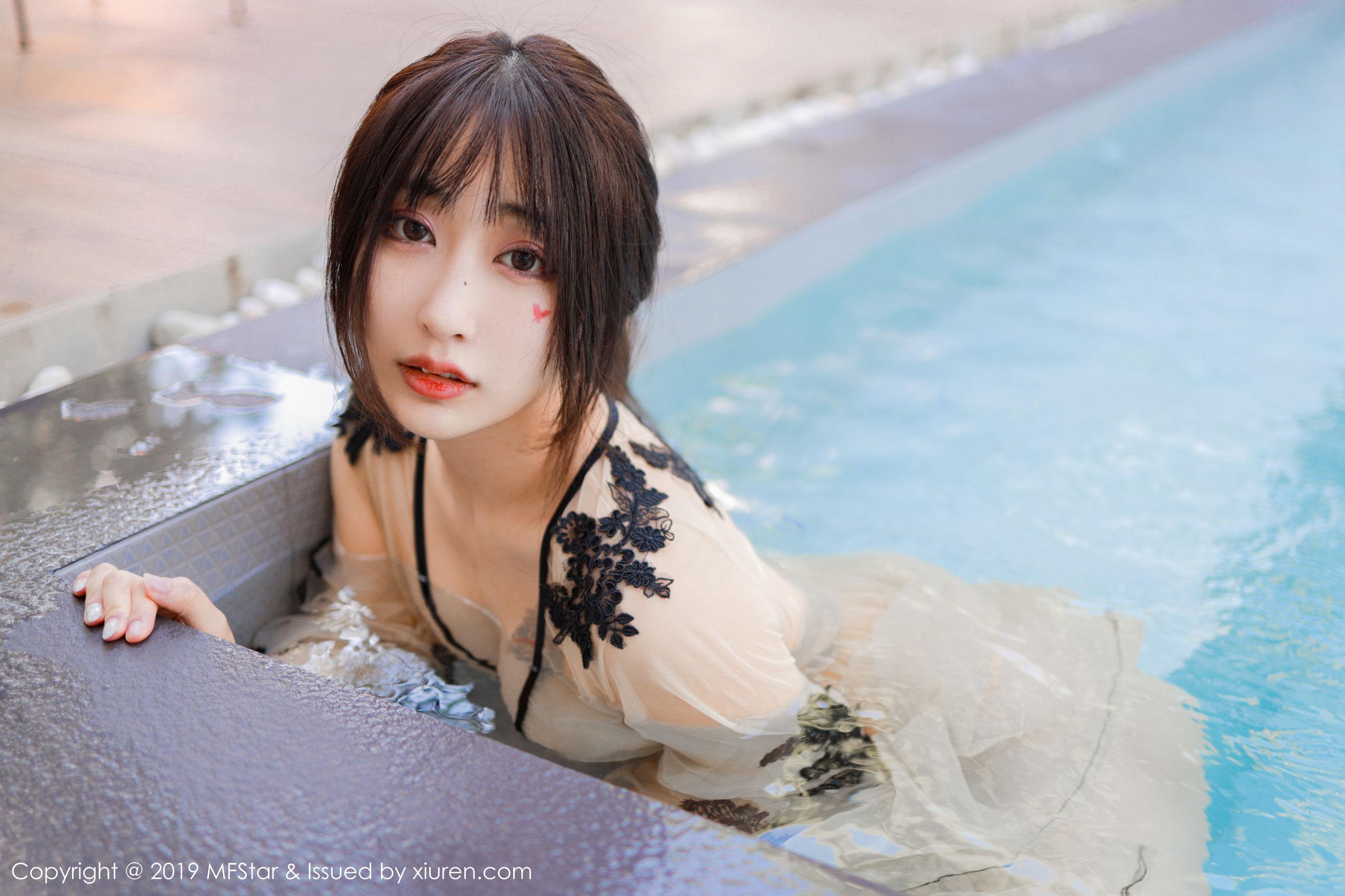 Betty林子欣《泳池出浴美人系列》 [模范学院MFStar] Vol.230 写真集(32)