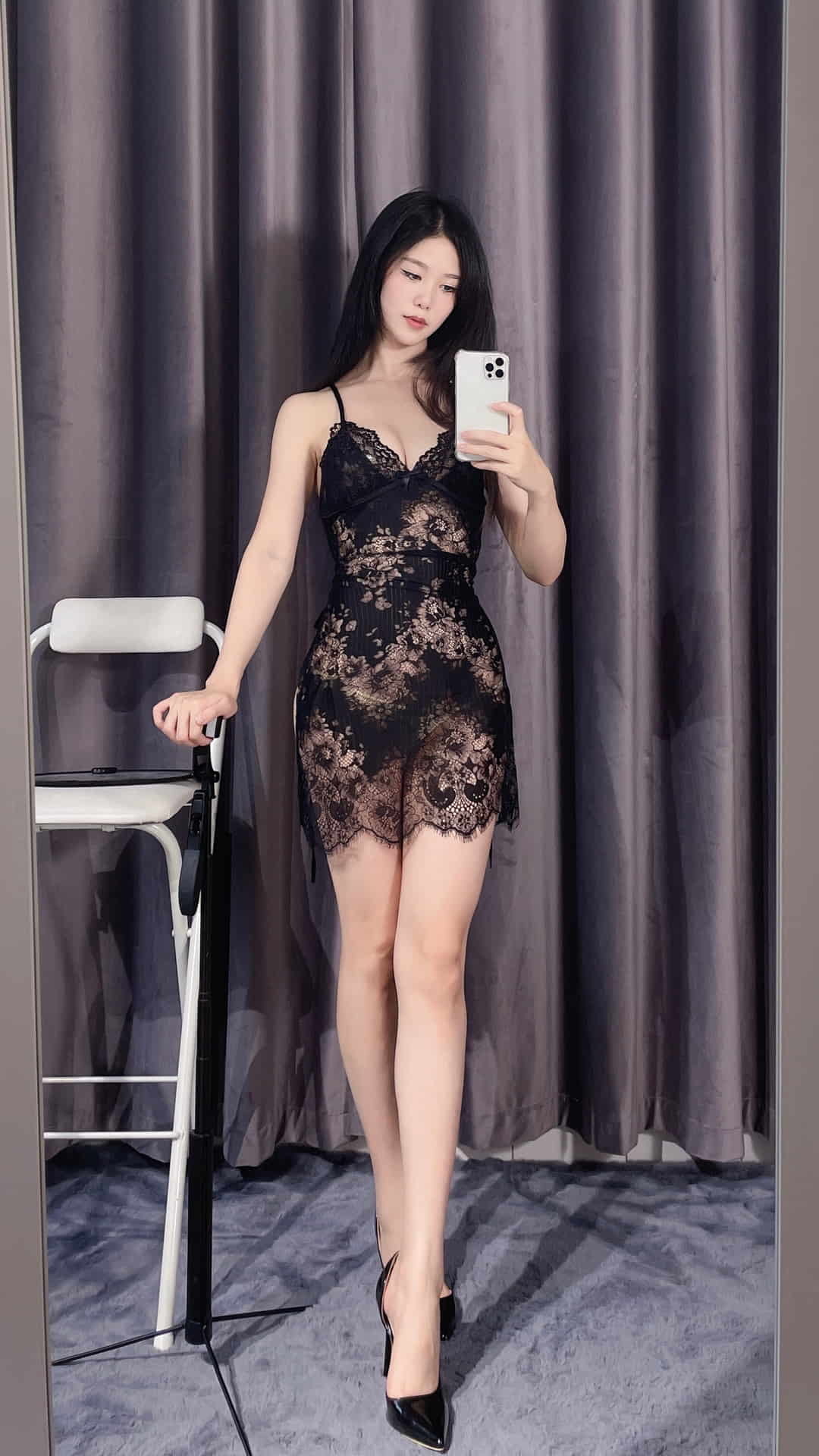 Shaw Niang Lishi see-through lace suspender dress