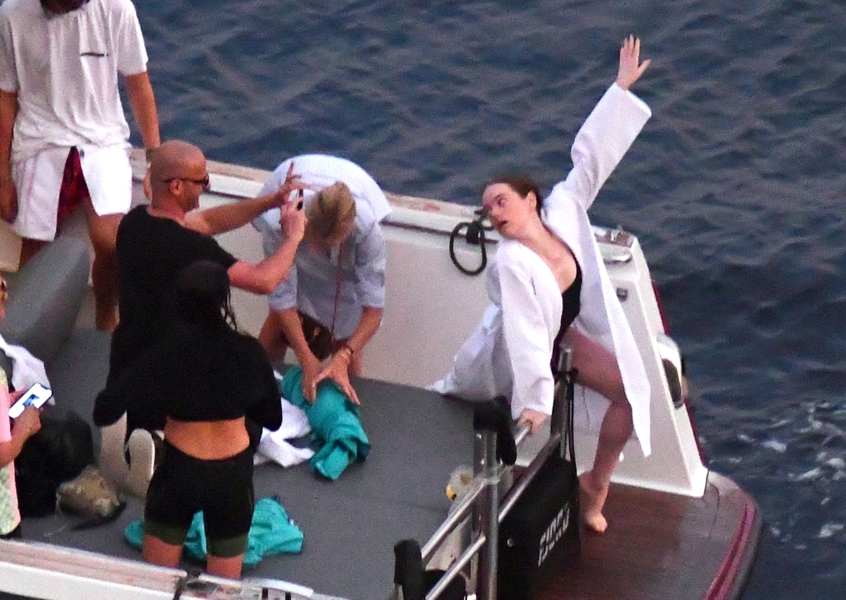 Эмма Стоун (Emma Stone) на съемках рекламы Louis Vuitton на острове Капри (...