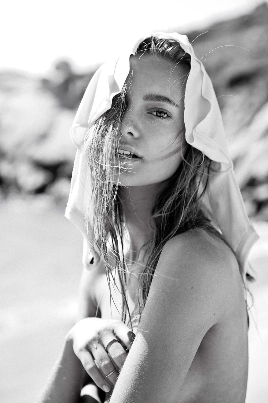 На пляжах Сен-Тропе / Maya Stepper and Clara Rosager on Saint-Tropez beach by Cameron Hammond На пляжах Сен-Тропе / Maya Stepper and Clara Rosager on Saint-Tropez beach by Cameron Hammond