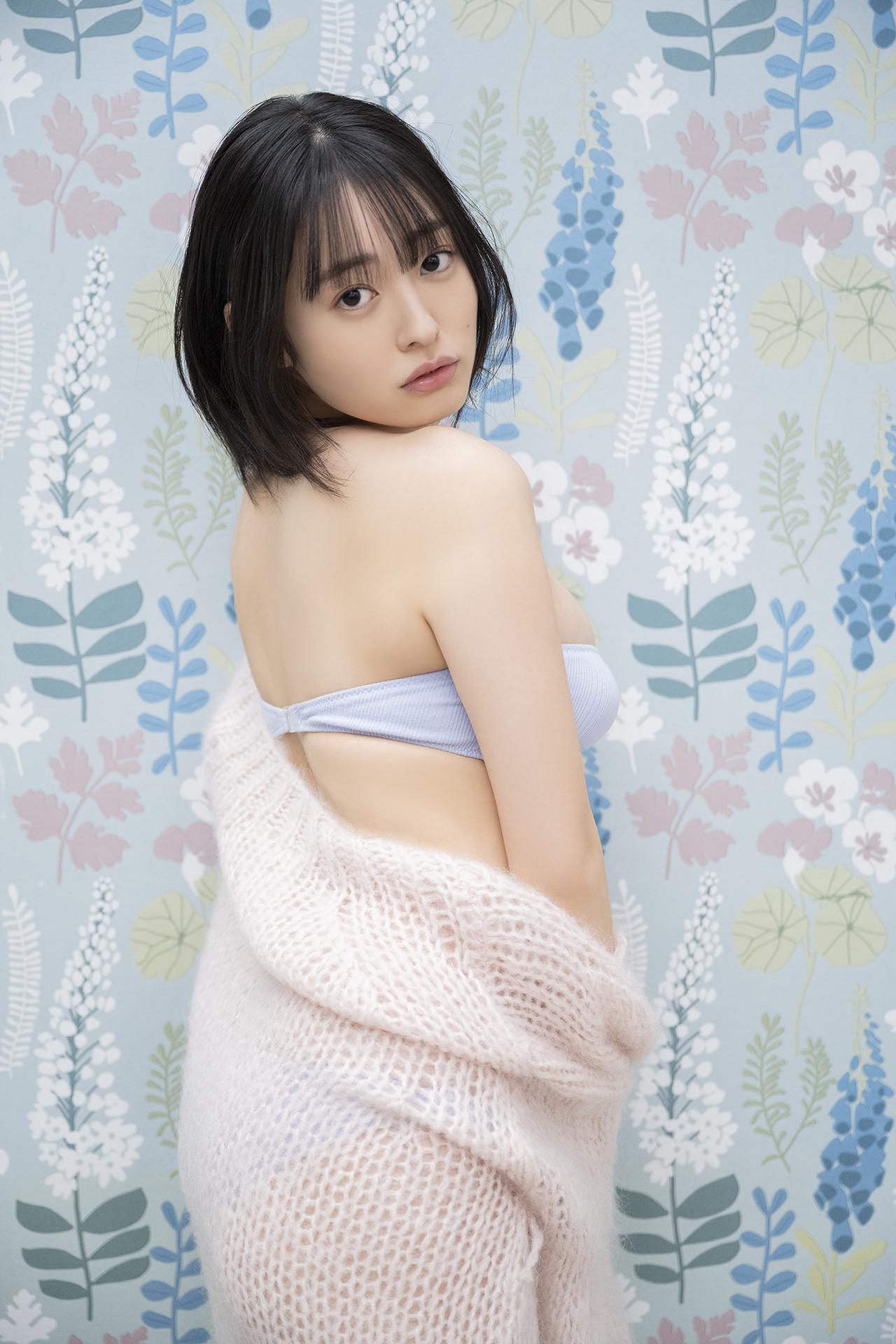 Miu Shirahama 白濱美兎, 漫画アクションデジタル写真集 「Pure White」 Set.01(7)