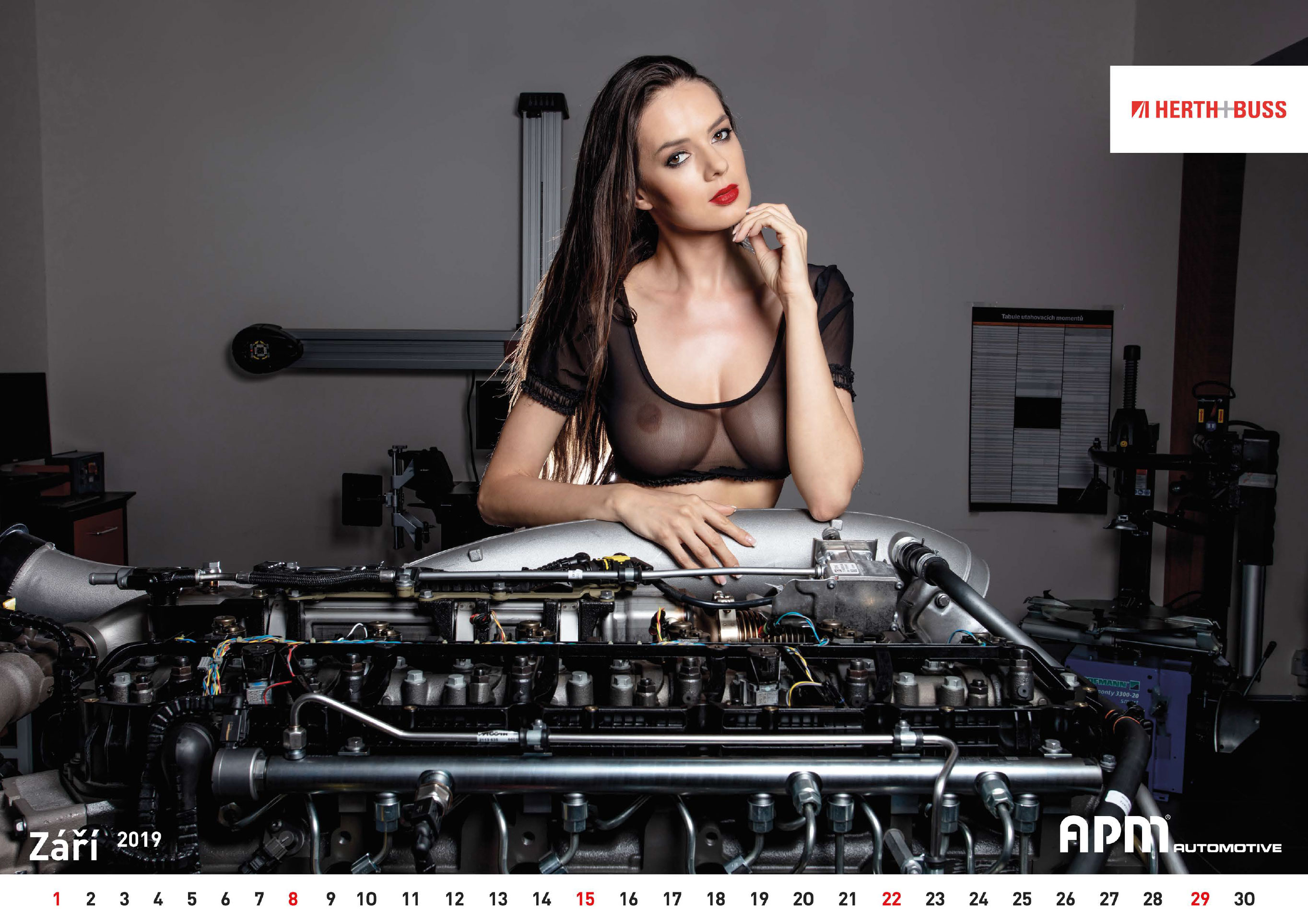 сексуальные девушки в эротическом календаре APM Automotive 2019 сексуальные девушки в эротическом календаре APM Automotive 2019