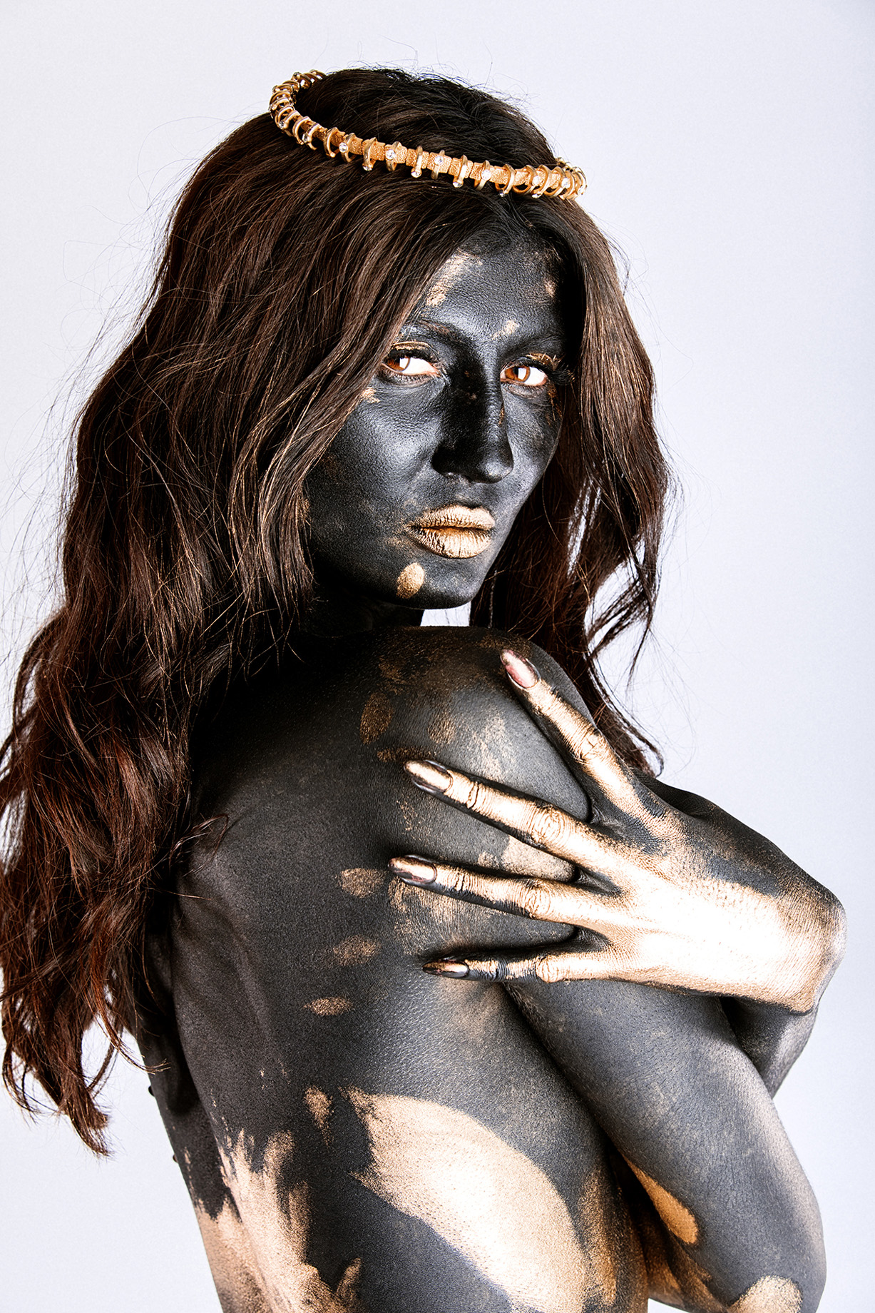 Gold and black / Золото и нефть / Ангелина Тихненко и Черная Луиза, фотограф Роман Третьяков Gold and black / Золото и нефть / Ангелина Тихненко и Черная Луиза, фотограф Роман Третьяков