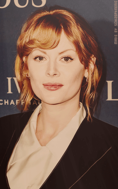 Emily Beecham HcIRkU1N_o