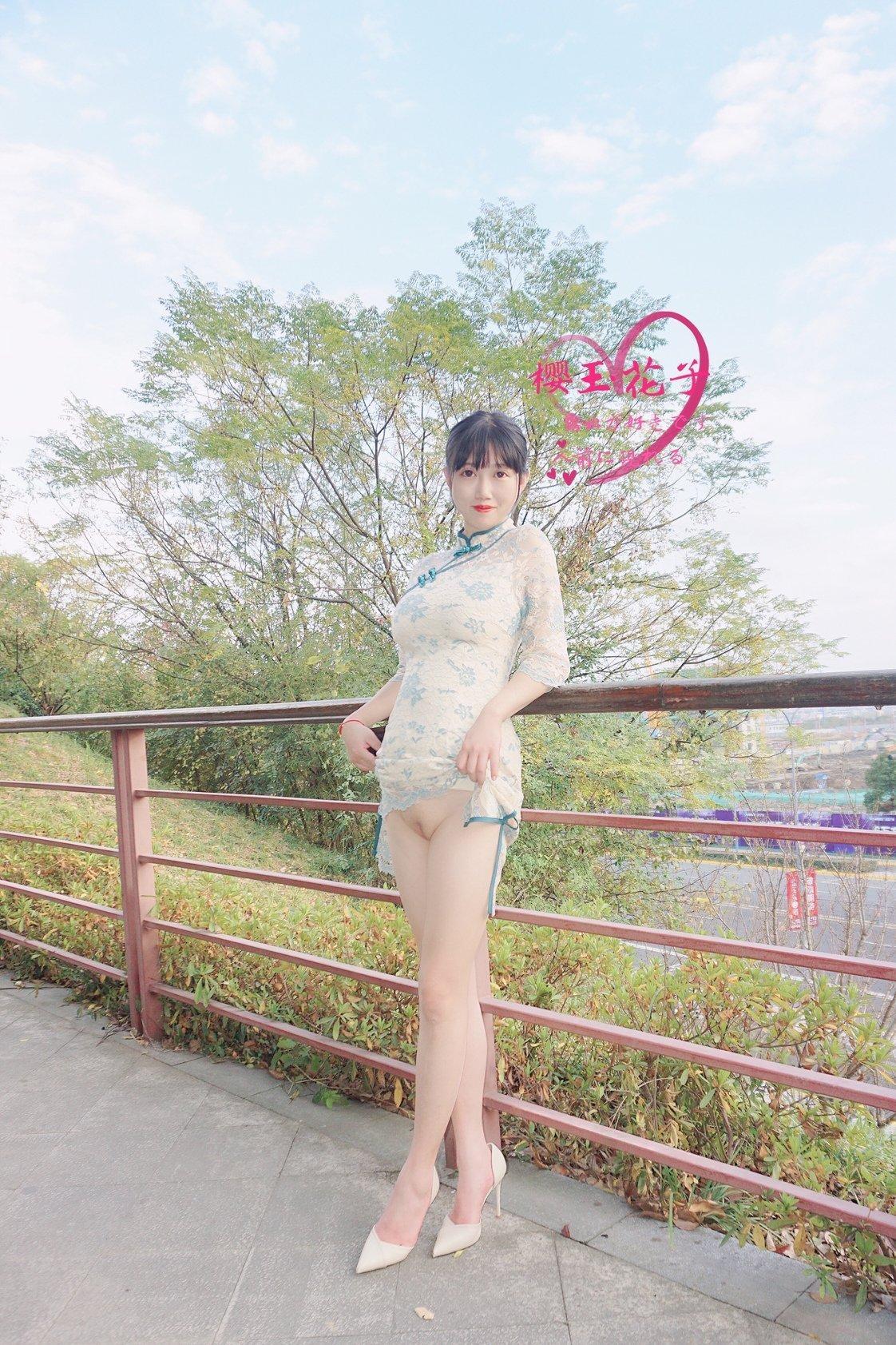 国模人体 极品素人【樱玉花子】深秋小山公园旗袍外拍露出(10)