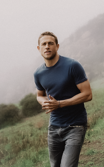 Charlie Hunnam - Page 2 F6PtSR11_o