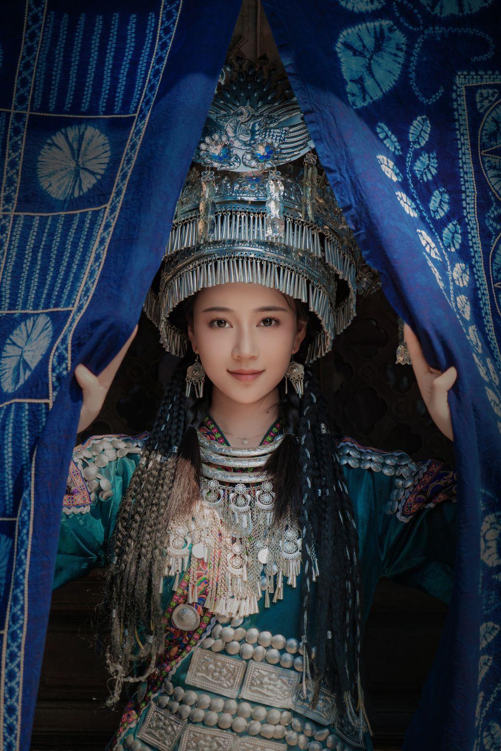 Coser@年年Nnian: 苗疆女孩 (50 photos)(16)