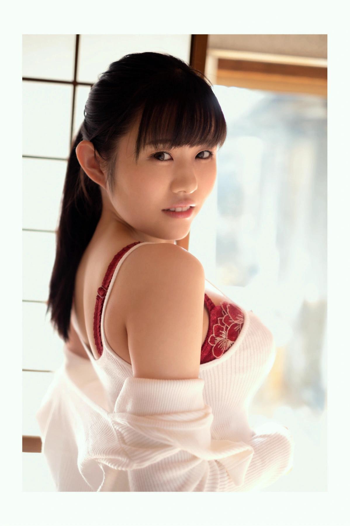 Maya Kikuchi 菊池まや, グラビア写真集 君の視線に焦がされて(10)