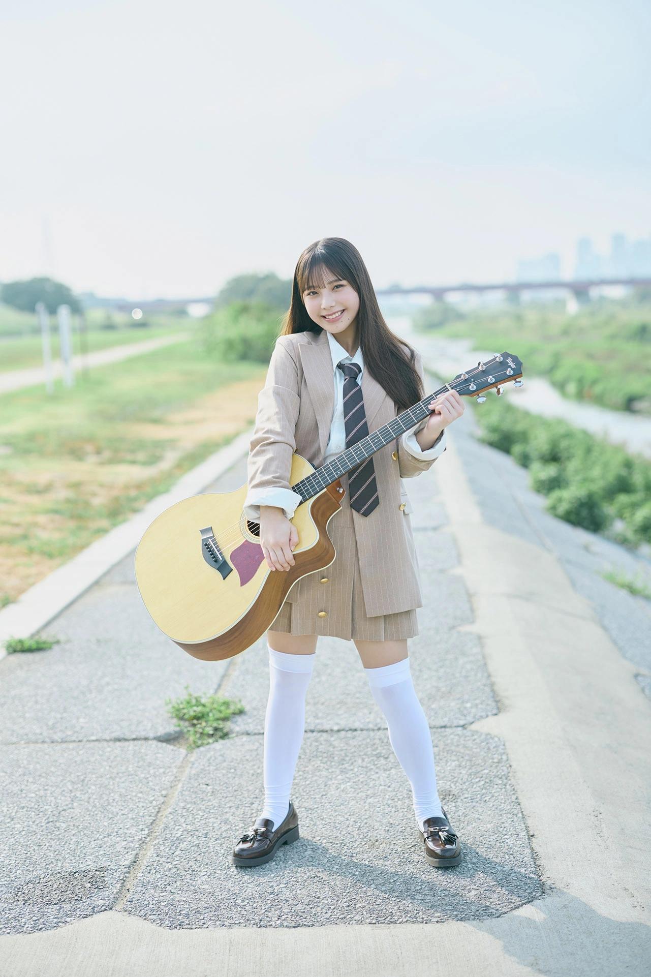 Izuki Shimoda 下田衣珠季, Young Magazine 2025 No.44 (ヤングマガジン 2025年44号)(5)
