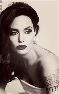 Angelina Jolie A8AbMi8D_o