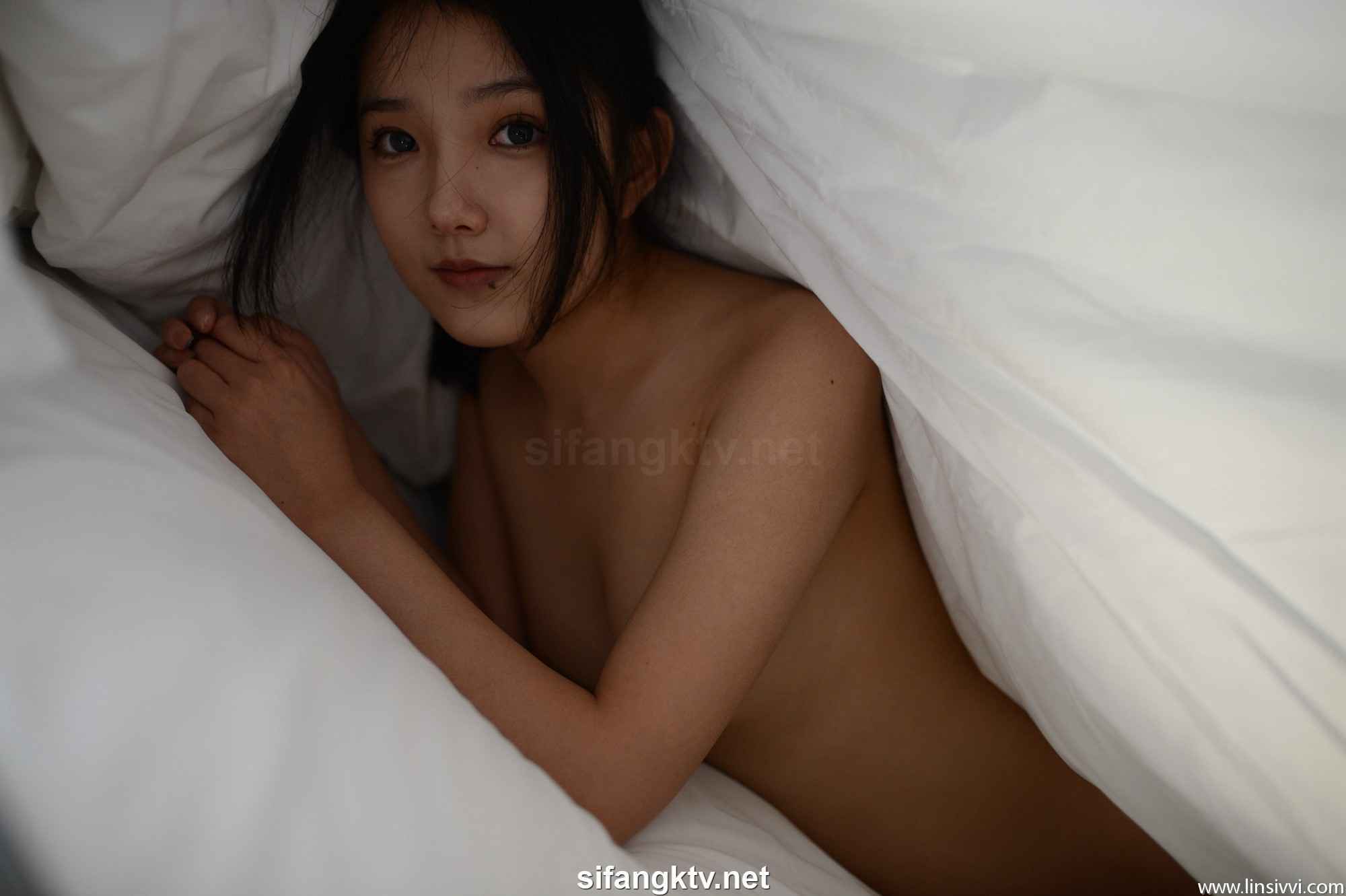 Internal information of Xiwei Society [Xiaoxin] Brushed vaginal discharge, close-up, private shooting - bed sheets