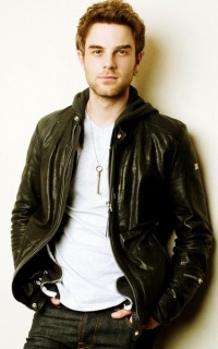 Nathaniel Buzolic QRkTEpO5_o